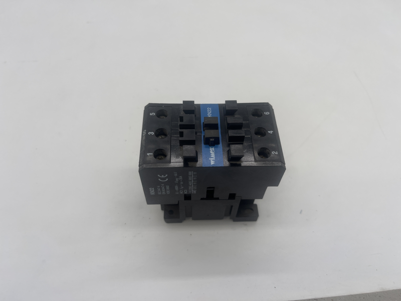 REL� INDUSTRILAE CON TENSIONE 230V E CORRENTE 8A KN22