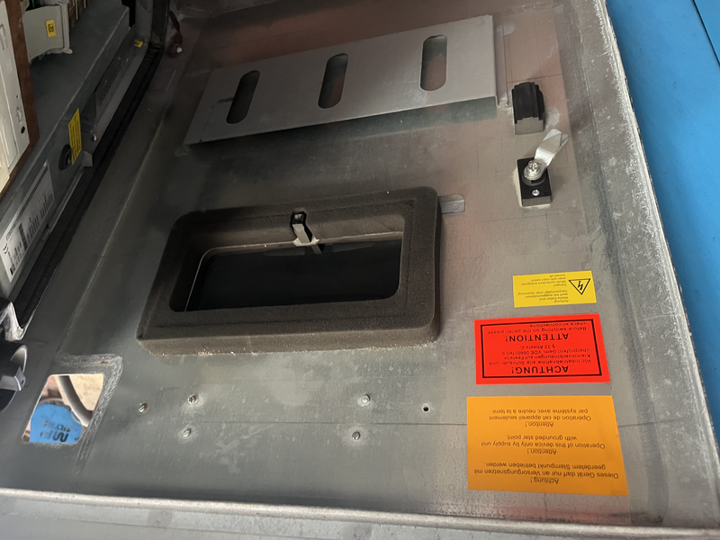 ROBOT ANTROPOMORFO KR125/3 ASSI:6 SBRACCIO:3000 MM PORTATA AL POLSO:125 KG PREDISPOSIZIONE:MANIPOLAZIONE ANNO DI COSTRUZIONE:2002 COMPLETO DI:CAVI DI ALIMENTAZIONE-QUADRO ELETTRICO TIPO:KRC1(CON POSSIBILITA DI ADATTARLO A CONTROLLO KRC2)-TASTIERINO DI PROGRAMMAZIONE ROBOT TESTATO FUNZIONANTE CON POSSIBILITA DI POTERLO RICONDIZIONARE(INTERVENTI:VERNICIATURA,SOSTITUZIONE OLII RIDUTTORI E BATTERIE A TAMPONE)