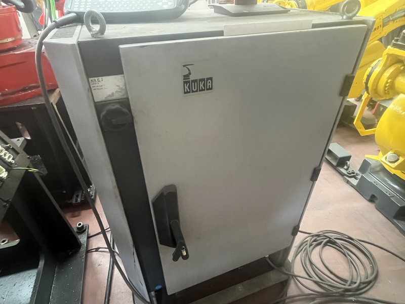ROBOT ANTROPOMORFO KR15/2 ;ASSI:6 ;SBRACCIO:1570 MM ;PORTATA AL POLSO:15 KG ;PREDISPOSIZIONE:MANIPOLAZIONE ;ANNO DI COSTRUZIONE:2002; COMPLETO DI:CAVI DI ALIMENTAZIONE;QUADRO ELETTRICO TIPO:KRC2-TASTIERINO DI PROGRAMMAZIONE ROBOT TESTATO FUNZIONANTE CON POSSIBILITA DI POTERLO RICONDIZIONARE(INTERVENTI:VERNICIATURA,SOSTITUZIONE OLII RIDUTTORI E BATTERIE A TAMPONE)