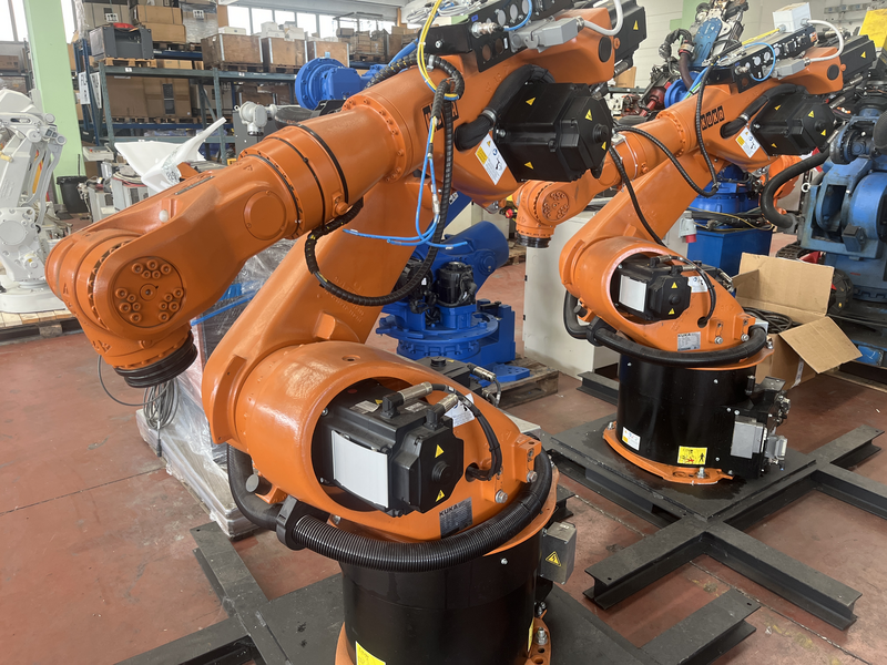 ROBOT ANTROPOMORFO KR60L45-3; ASSI:6; SBRACCIO:2033 MM ;PORTATA AL POLSO:60 KG ;PREDISPOSIZIONE:MANIPOLAZIONE ;ANNO DI COSTRUZIONE:2015 ;COMPLETO DI:CAVI DI ALIMENTAZIONE;QUADRO ELETTRICO TIPO:KRC4 TASTIERINO DI PROGRAMMAZIONE ROBOT RICONDIZIONATO(RIVERNICIATO,OLII DEI RIDUTTORI CAMBIATI,BATTERIE A TAMPONE SOSTITUITE)