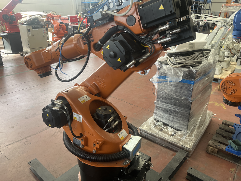 ROBOT ANTROPOMORFO KR60L45-3; ASSI:6; SBRACCIO:2033 MM ;PORTATA AL POLSO:60 KG ;PREDISPOSIZIONE:MANIPOLAZIONE ;ANNO DI COSTRUZIONE:2015 ;COMPLETO DI:CAVI DI ALIMENTAZIONE;QUADRO ELETTRICO TIPO:KRC4 TASTIERINO DI PROGRAMMAZIONE ROBOT RICONDIZIONATO(RIVERNICIATO,OLII DEI RIDUTTORI CAMBIATI,BATTERIE A TAMPONE SOSTITUITE)