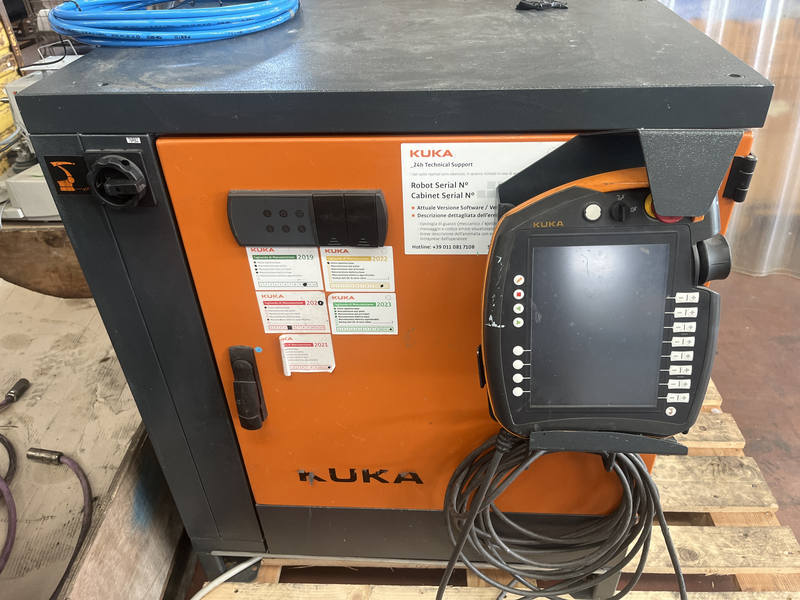 ROBOT ANTROPOMORFO KR60L45-3; ASSI:6; SBRACCIO:2033 MM ;PORTATA AL POLSO:60 KG ;PREDISPOSIZIONE:MANIPOLAZIONE ;ANNO DI COSTRUZIONE:2015 ;COMPLETO DI:CAVI DI ALIMENTAZIONE;QUADRO ELETTRICO TIPO:KRC4 TASTIERINO DI PROGRAMMAZIONE ROBOT RICONDIZIONATO(RIVERNICIATO,OLII DEI RIDUTTORI CAMBIATI,BATTERIE A TAMPONE SOSTITUITE)