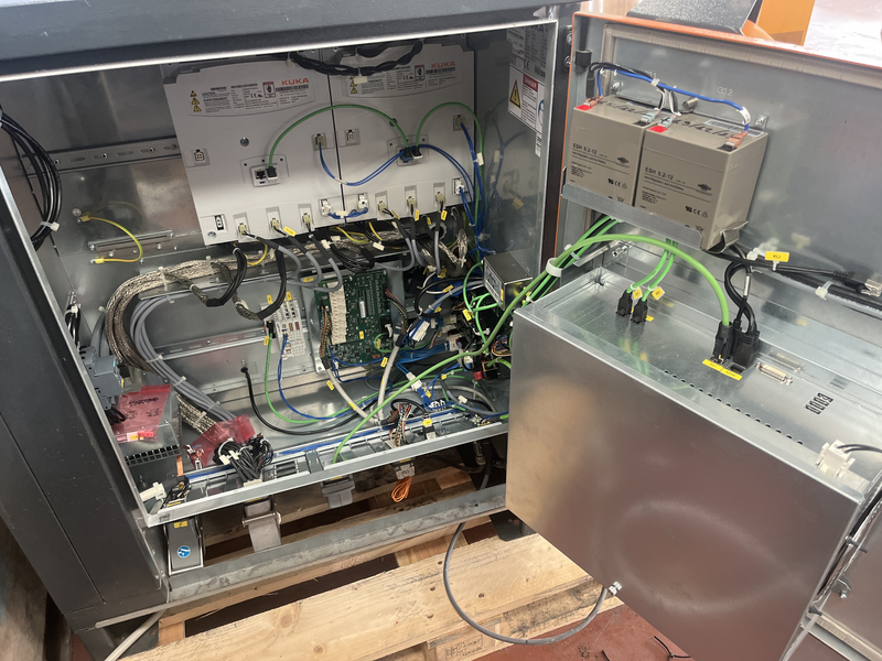 ROBOT ANTROPOMORFO KR60L45-3; ASSI:6; SBRACCIO:2033 MM ;PORTATA AL POLSO:60 KG ;PREDISPOSIZIONE:MANIPOLAZIONE ;ANNO DI COSTRUZIONE:2015 ;COMPLETO DI:CAVI DI ALIMENTAZIONE;QUADRO ELETTRICO TIPO:KRC4 TASTIERINO DI PROGRAMMAZIONE ROBOT RICONDIZIONATO(RIVERNICIATO,OLII DEI RIDUTTORI CAMBIATI,BATTERIE A TAMPONE SOSTITUITE)