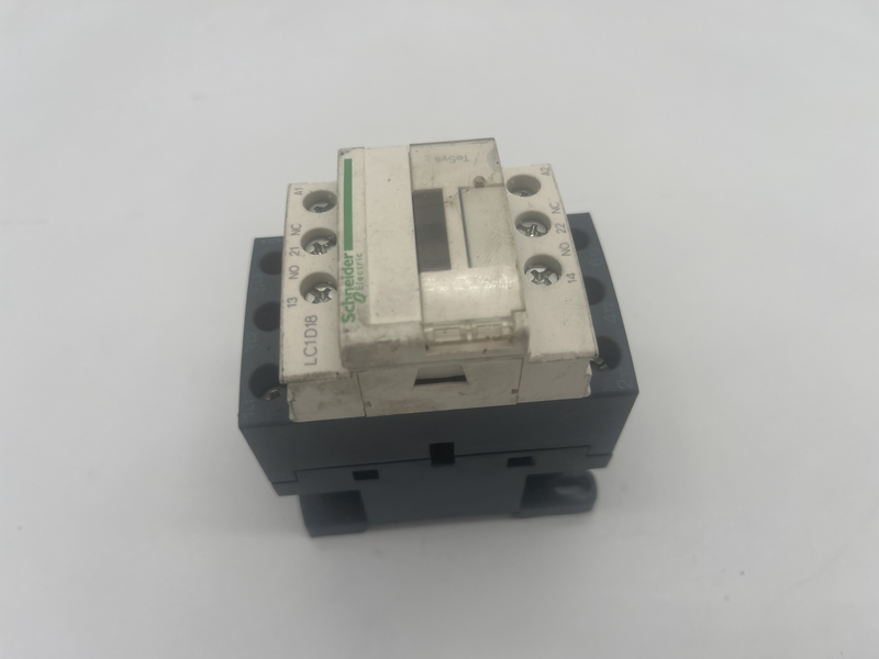 CONTACTOR 3 POLE 24VDC 18A LC1D18