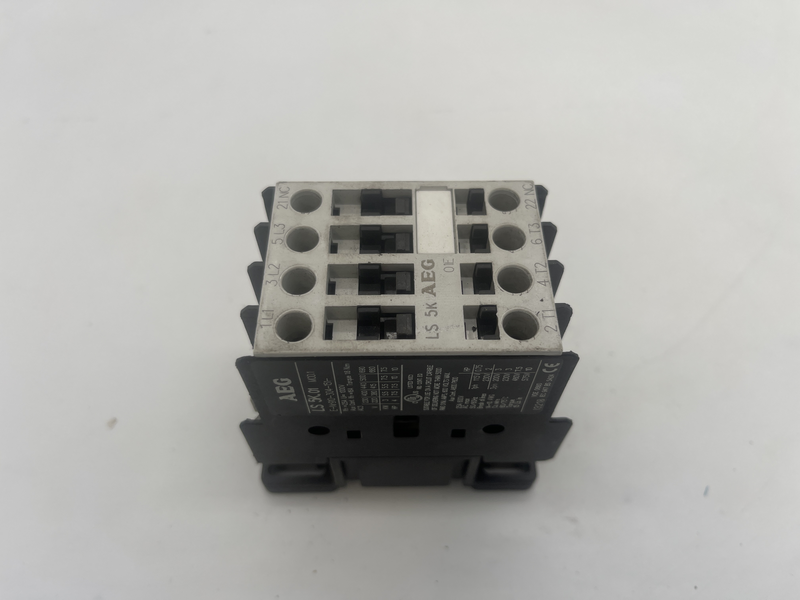 INTERRUTORE DI PROTEZIONE CON TENSIONE 400V E CORRENTE 6A LS 5K.01