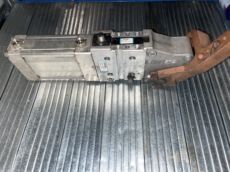 Serraggio pneumatico Lbam311007