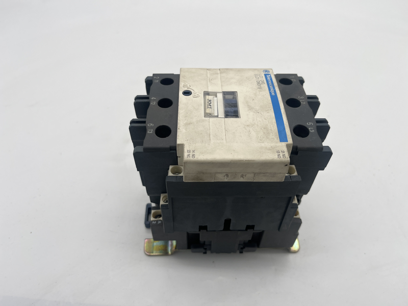 contattore TeSys D a 3 poli di Schneider Electric per applicazioni motore fino a 37 kW a 400 V Lc1 d80