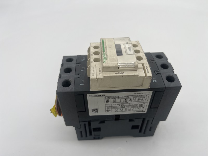 contattore TeSys D a 3 poli di Schneider Electric per applicazioni motore fino a 18,5 kW a 400 V Lc1d40a