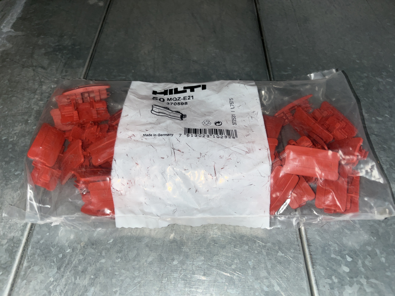 Tappo terminale per binario guida 21 confezione da 50 pezzi Mqz-e21