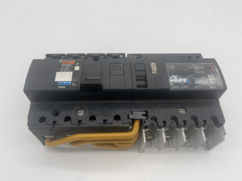CIRCUIT BREAKER interruttore automatico a bassa tensione. È un interruttore 4P con 4 poli protetti, corrente nominale di 125A e curva di intervento C NG125N