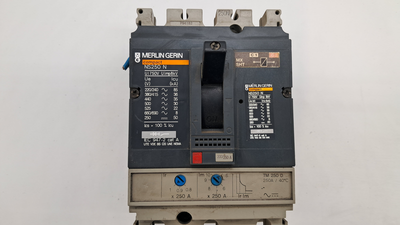 MERLIN GERIN compact NS250 N Ui750V Uimp8kV NS 250 N