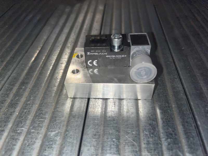 Sensore per serraggio pneumatico Nbn2-f583-060s3-e8-v1