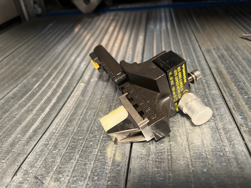 Sensore per serraggio pneumatico Ni2-k08q-0,095/0,11-bsd-2ap6x3-h1141/s34