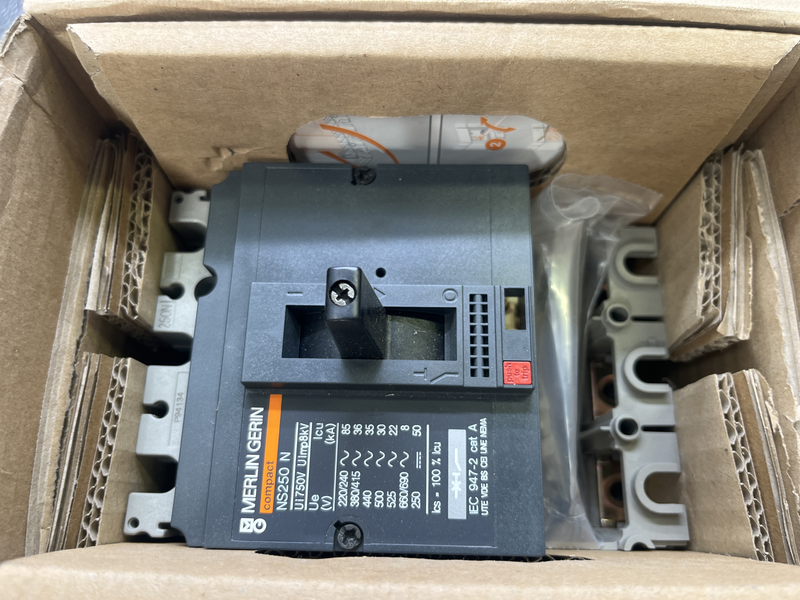 Interruttore Compact NS250N - TMD - 250 A - 4 poli 4d Ns250 n
