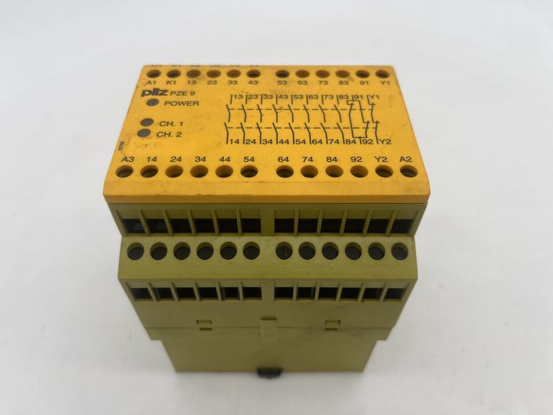 Uscite relè a guida positiva 8 contatti di sicurezza (N/O) 1 contatto ausiliario (N/C) Indicazione LED per canali e alimentazione Pze 9 24vdc 8n/o 1n/c