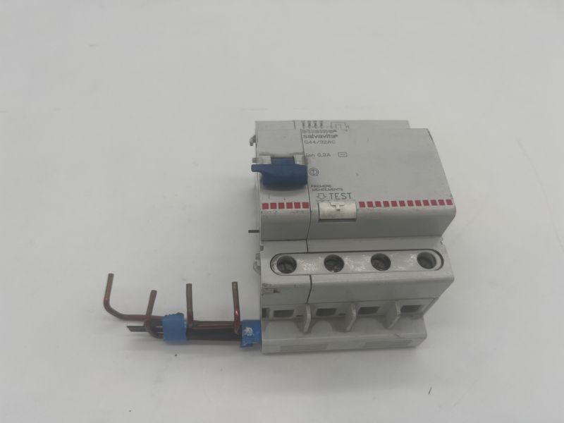 RESIDUAL CURRENT CIRCUIT BREAKER WITH OVERCURRENT PROTECTION 4 POLE 32A SALVAVITA G44/32AC