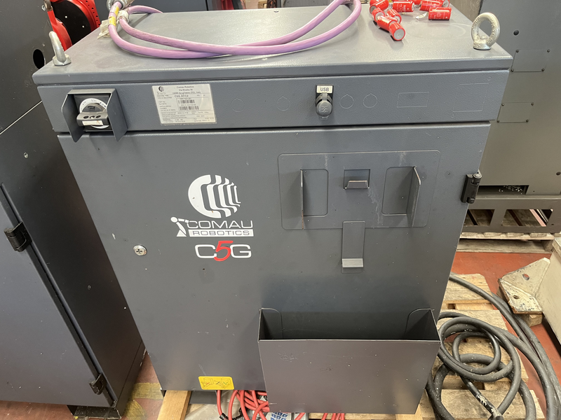 ROBOT ANTROPOMORFO SMART-5-NJ40-2.5; ASSI:6 ;SBRACCIO:2500 MM ;PORTATA AL POLSO:40 KG ;PREDISPOSIZIONE:MANIPOLAZIONE ANNO DI COSTRUZIONE:2016 ;COMPLETO DI:CAVI DI ALIMENTAZIONE;QUADRO ELETTRICO TIPO:C5G ACC2-TASTIERINO DI PROGRAMMAZIONE ROBOT TESTATO FUNZIONANTE CON POSSIBILITA DI POTERLO RICONDIZIONARE(INTERVENTI:VERNICIATURA E  SOSTITUZIONE BATTERIE A TAMPONE)