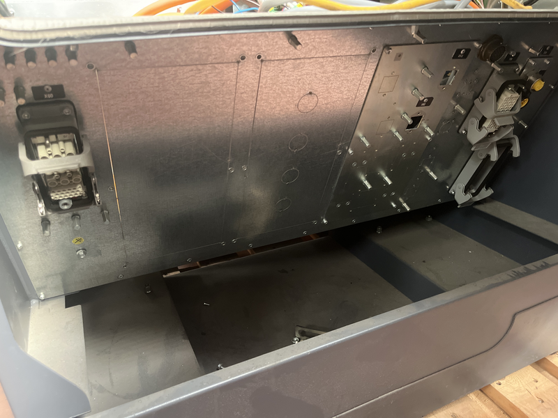ROBOT ANTROPOMORFO SMART-5NM 16-3,1 HAND ;ASSI:6; SBRACCIO:3100 MM ;PORTATA AL POLSO:16 KG ;PREDISPOSIZIONE:MANIPOLAZIONE ;ANNO DI COSTRUZIONE:2012 ;COMPLETO DI:CAVI DI ALIMENTAZIONE-QUADRO ELETTRICO MODELLO C5G ACC1AM-TASTIERINO DI PROGRAMMAZIONE ROBOT TESTATO FUNZIONANTE CON POSSIBILITA DI POTERLO RICONDIZIONARE(INTERVENTI:VERNICIATURA,SOSTITUZIONE OLII RIDUTTORI E BATTERIE A TAMPONE)