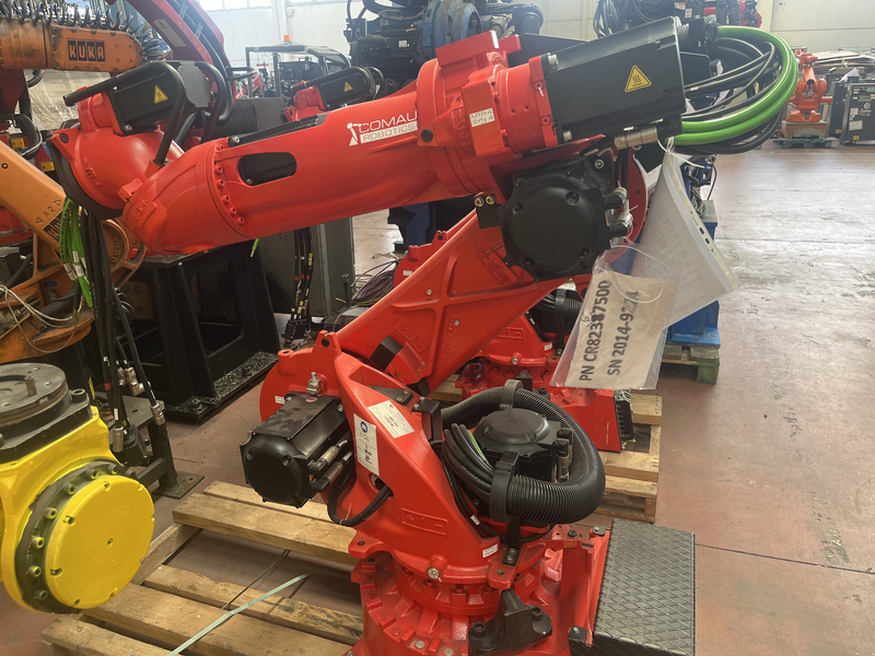 ROBOT ANTROPOMORFO SMART 5 NJ4-110-2.2-I; ASSI:6 ;SBRACCIO:2200 MM ;PORTATA AL POLSO:110 KG ;PREDISPOSIZIONE:PUNTATURA ;ANNO DI COSTRUZIONE:2014 ;COMPLETO DI:CAVI DI ALIMENTAZIONE;QUADRO ELETTRICO TIPO:C5G ACC2 TASTIERINO DI PROGRAMMAZIONE ROBOT NUOVO