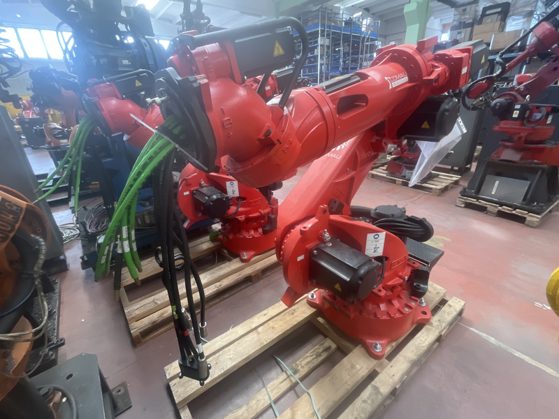 ROBOT ANTROPOMORFO SMART 5 NJ4-110-2.2-I; ASSI:6 ;SBRACCIO:2200 MM ;PORTATA AL POLSO:110 KG ;PREDISPOSIZIONE:PUNTATURA ;ANNO DI COSTRUZIONE:2014 ;COMPLETO DI:CAVI DI ALIMENTAZIONE;QUADRO ELETTRICO TIPO:C5G ACC2 TASTIERINO DI PROGRAMMAZIONE ROBOT NUOVO