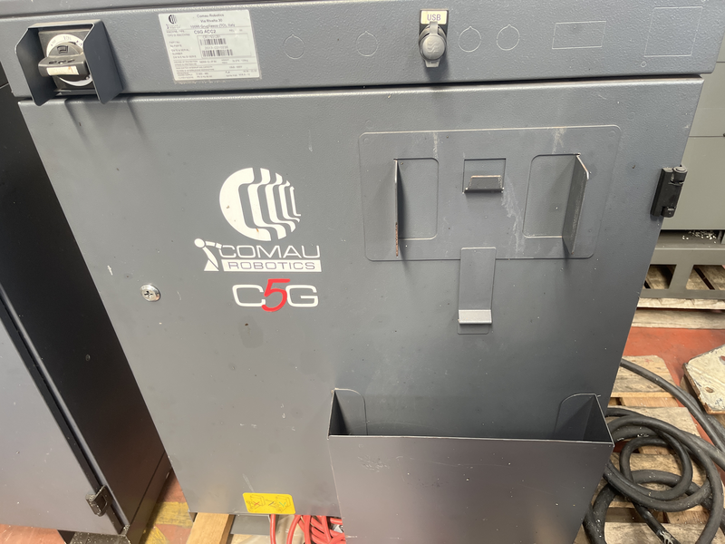 ROBOT ANTROPOMORFO SMART 5 NJ4-110-2.2-I; ASSI:6 ;SBRACCIO:2200 MM ;PORTATA AL POLSO:110 KG ;PREDISPOSIZIONE:PUNTATURA ;ANNO DI COSTRUZIONE:2014 ;COMPLETO DI:CAVI DI ALIMENTAZIONE;QUADRO ELETTRICO TIPO:C5G ACC2 TASTIERINO DI PROGRAMMAZIONE ROBOT NUOVO
