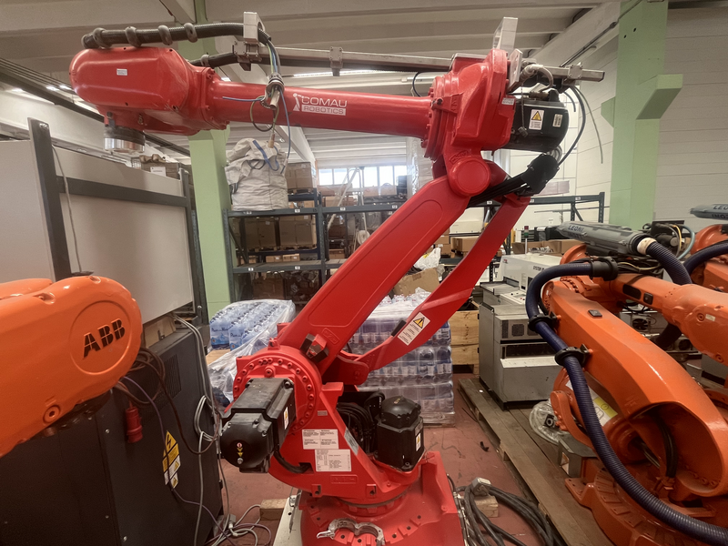 ROBOT ANTROPOMORFO SMART NJ110-3.0 ;ASSI:6 ;SBRACCIO:3000 MM ;PORTATA AL POLSO:110 KG ;PREDISPOSIZIONE:MANIPOLAZIONE ;ANNO DI COSTRUZIONE:2008 ;COMPLETO DI:CAVI DI ALIMENTAZIONE;QUADRO ELETTRICO TIPO:C4G RCC3-TASTIERINO DI PROGRAMMAZIONE ROBOT RICONDIZIONATO(RIVERNICIATO,OLII DEI RIDUTTORI CAMBIATI,BATTERIE A TAMPONE SOSTITUITE)