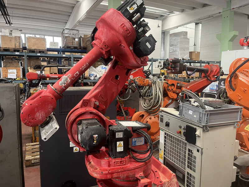 ROBOT ANTROPOMORFO SMART NS-12-1.85 ASSI:6 SBRACCIO:1850 MM PORTATA AL POLSO:12 KG PREDISPOSIZIONE:MANIPOLAZIONE ANNO DI COSTRUZIONE:2005 COMPLETO DI:CAVI DI ALIMENTAZIONE-QUADRO ELETTRICO TIPO:C4G RCC3 -TASTIERINO DI PROGRAMMAZIONE ROBOT TESTATO FUNZIONANTE CON POSSIBILITA DI POTERLO RICONDIZIONARE(INTERVENTI:VERNICIATURA,SOSTITUZIONE OLII RIDUTTORI E BATTERIE A TAMPONE) SMART NS-12-1.85