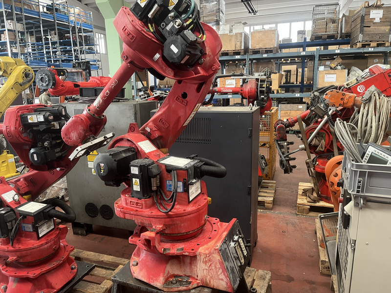 ROBOT ANTROPOMORFO SMART NS-12-1.85 ASSI:6 SBRACCIO:1850 MM PORTATA AL POLSO:12 KG PREDISPOSIZIONE:MANIPOLAZIONE ANNO DI COSTRUZIONE:2005 COMPLETO DI:CAVI DI ALIMENTAZIONE-QUADRO ELETTRICO TIPO:C4G RCC3 -TASTIERINO DI PROGRAMMAZIONE ROBOT TESTATO FUNZIONANTE CON POSSIBILITA DI POTERLO RICONDIZIONARE(INTERVENTI:VERNICIATURA,SOSTITUZIONE OLII RIDUTTORI E BATTERIE A TAMPONE)