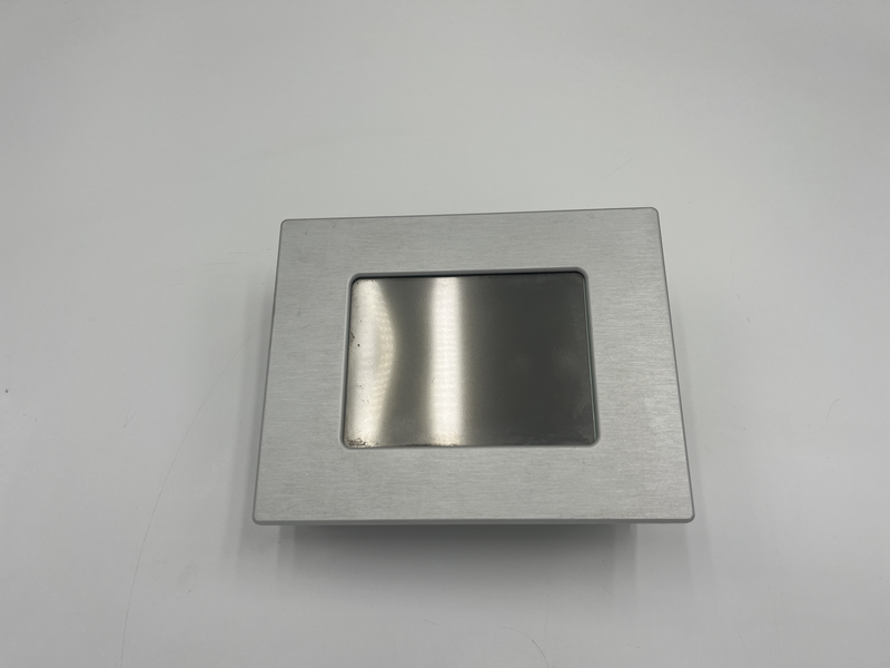 Touch screen 7” WIDE TFT 262.000 colori Gestione fino a 4 assi Ethercat per assi e per I/O Can-Open per assi e per I/O Encoder incrementali Siax 100