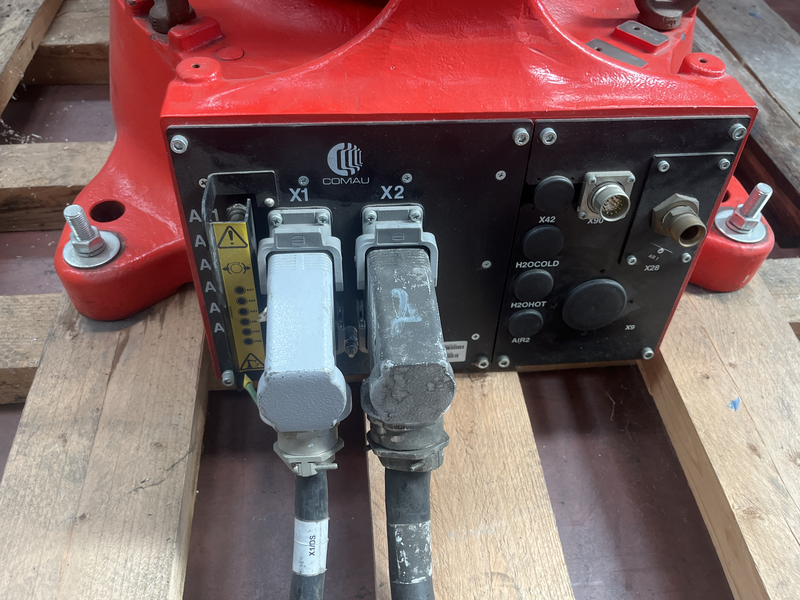 ROBOT ANTROPOMORFO SMART-5 NJ4-170-2.5 ;ASSI:6 ;SBRACCIO:2500 MM ;PORTATA AL POLSO:170 KG ;PREDISPOSIZIONE:MANIPOLAZIONE ANNO DI COSTRUZIONE:2014; COMPLETO DI:CAVI DI ALIMENTAZIONE;QUADRO ELETTRICO TIPO:C5G ACC2-E-TASTIERINO DI PROGRAMMAZIONE;ROBOT NUOVO