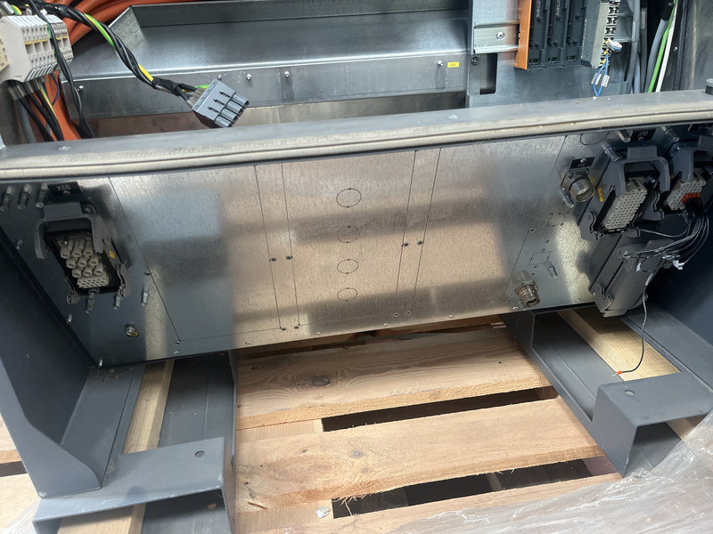 ROBOT ANTROPOMORFO SMART-5 NJ4-170-2.5 ;ASSI:6 ;SBRACCIO:2500 MM ;PORTATA AL POLSO:170 KG ;PREDISPOSIZIONE:MANIPOLAZIONE ANNO DI COSTRUZIONE:2014; COMPLETO DI:CAVI DI ALIMENTAZIONE;QUADRO ELETTRICO TIPO:C5G ACC2-E-TASTIERINO DI PROGRAMMAZIONE;ROBOT NUOVO