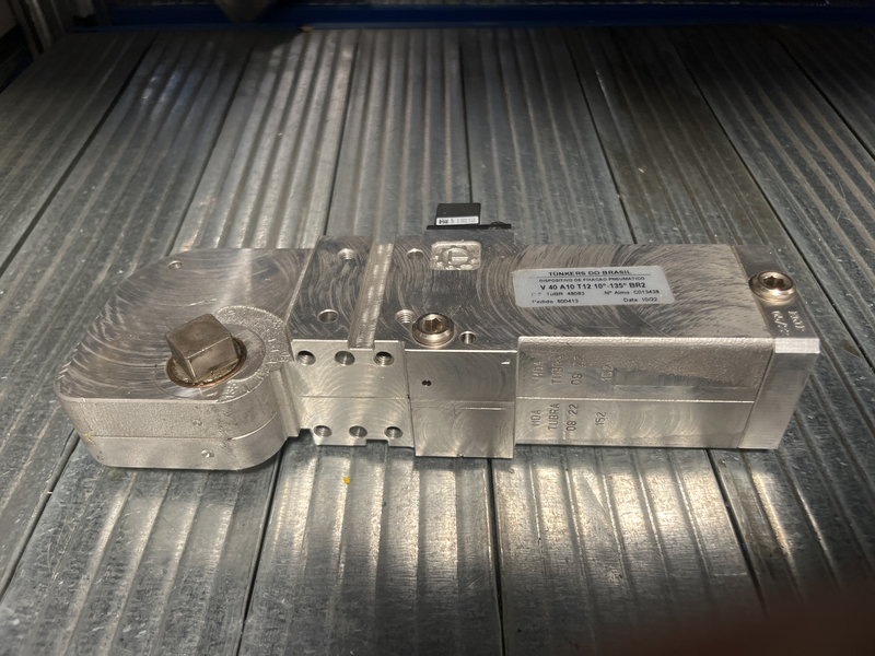 Serraggio pneumatico V 40 a10 t12 10•-135• br2