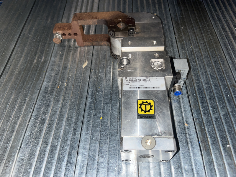 Serraggio pneumatico V 40 br2 a10 t12 135grad