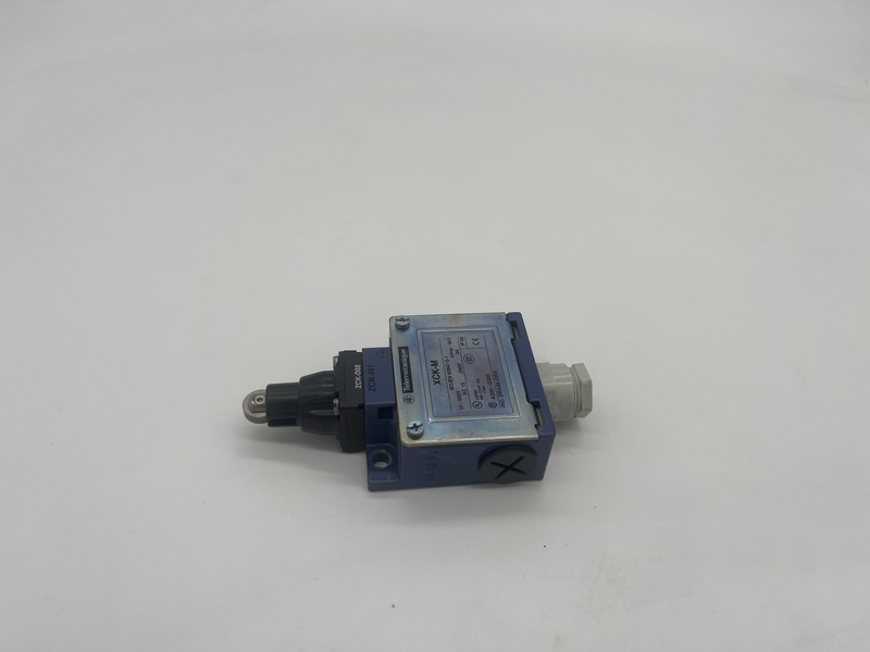 Limit switch, Limit switches XC Standard, XCKM, thermoplastic roller lever, 1NC+1 NO, snap action, Pg11 Xck-m