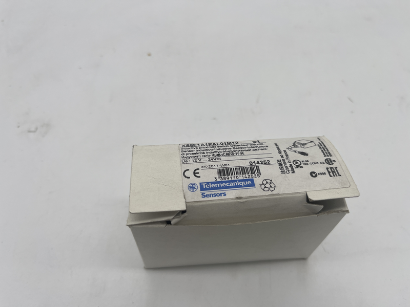 Inductive proximity switch Xs8e1a1pal01m12