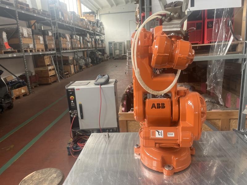 robot antropomorfo ricondizionato IRB 140 M2004 robot variant:irb140 type c ; protection:standard;anno di produzione:2008 ;peso netto:98 kg .Robot completo di fasci cavi,controllo irc5 m2004 e completo di tastierino di programmazione.il prodotto è in pronta consegna per maggiori informazioni,contattateci tramite email.