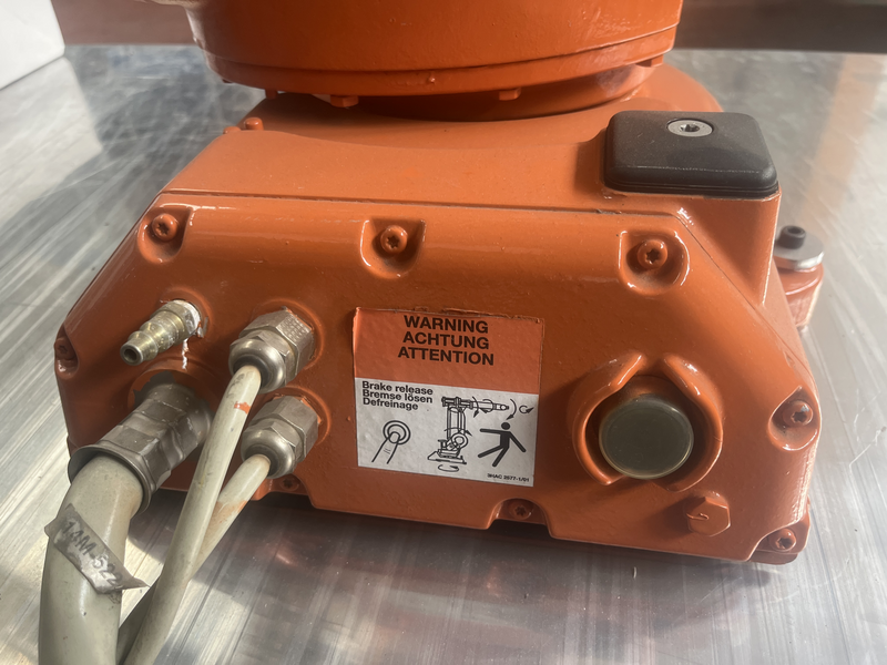 robot antropomorfo ricondizionato IRB 140 M2004 robot variant:irb140 type c ; protection:standard;anno di produzione:2008 ;peso netto:98 kg .Robot completo di fasci cavi,controllo irc5 m2004 e completo di tastierino di programmazione.il prodotto è in pronta consegna per maggiori informazioni,contattateci tramite email.