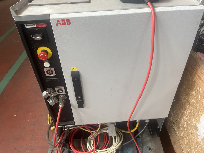 robot antropomorfo ricondizionato IRB 140 M2004 robot variant:irb140 type c ; protection:standard;anno di produzione:2008 ;peso netto:98 kg .Robot completo di fasci cavi,controllo irc5 m2004 e completo di tastierino di programmazione.il prodotto è in pronta consegna per maggiori informazioni,contattateci tramite email.