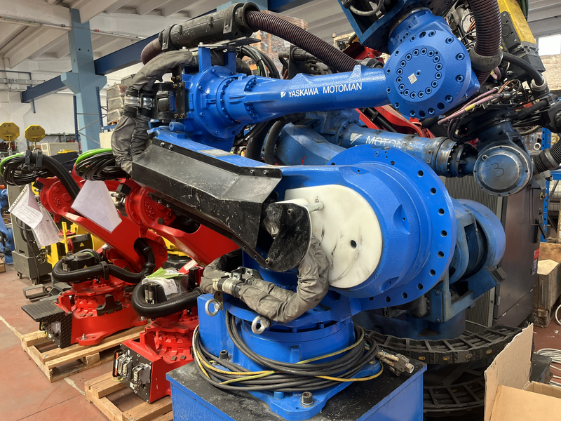 ROBOT ANTROPOMORFO YR-MS0080W-B00;ASSI:6 ;SBRACCIO:3000 MM ;PORTATA AL POLSO:80 KG ;PREDISPOSIZIONE:MANIPOLAZIONE ;ANNO DI COSTRUZIONE:2013 ;COMPLETO DI:CAVI DI ALIMENTAZIONE;QUADRO ELETTRICO TIPO:DX100-TASTIERINO DI PROGRAMMAZIONE ROBOT TESTATO FUNZIONANTE CON POSSIBILITA DI POTERLO RICONDIZIONARE(INTERVENTI:VERNICIATURA,SOSTITUZIONE OLII RIDUTTORI E BATTERIE A TAMPONE) ms80w
