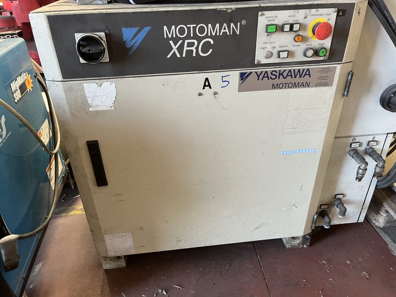 ROBOT ANTROPOMORFO YR-UP130-A00 ;ASSI:6 ;SBRACCIO:2650 MM ;PORTATA AL POLSO:130 KG ;PREDISPOSIZIONE:PUNTATURA ;ANNO DI COSTRUZIONE:2001 ;COMPLETO DI:CAVI DI ALIMENTAZIONE;QUADRO ELETTRICO TIPO:XRC-TASTIERINO DI PROGRAMMAZIONE ROBOT TESTATO FUNZIONANTE CON POSSIBILITA DI POTERLO RICONDIZIONARE(INTERVENTI:VERNICIATURA,SOSTITUZIONE OLII RIDUTTORI E BATTERIE A TAMPONE)